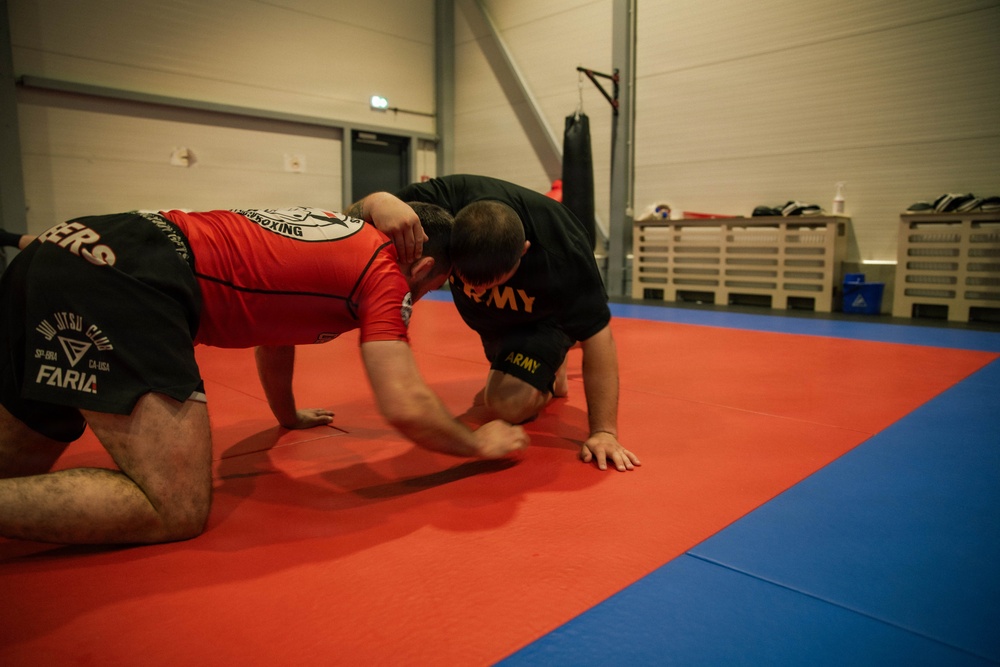 U.S. Army, Estonian Land Forces learn mixed martial arts from MMA Frontline Fighters