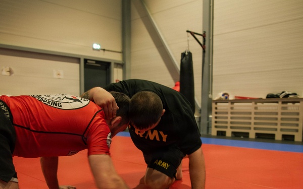 U.S. Army, Estonian Land Forces learn mixed martial arts from MMA Frontline Fighters