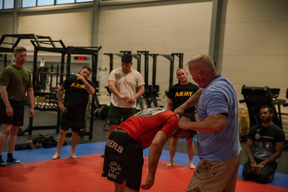 U.S. Army, Estonian Land Forces learn mixed martial arts from MMA Frontline Fighters