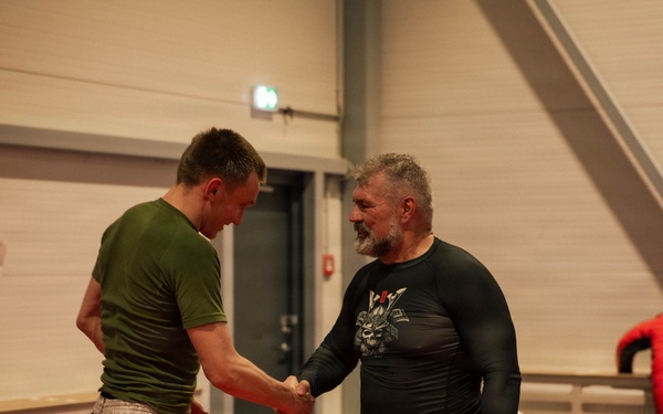 U.S. Army, Estonian Land Forces learn mixed martial arts from MMA Frontline Fighters
