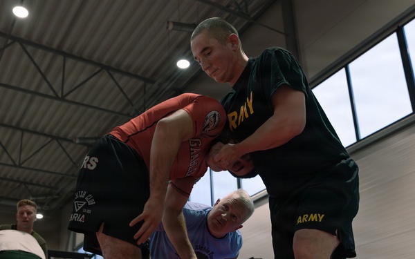 U.S. Army, Estonian Land Forces learn mixed martial arts from MMA Frontline Fighters