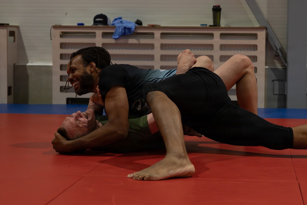 U.S. Army, Estonian Land Forces learn mixed martial arts from MMA Frontline Fighters