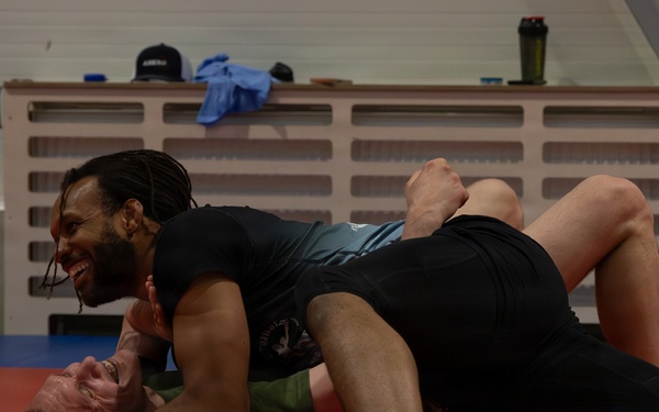 U.S. Army, Estonian Land Forces learn mixed martial arts from MMA Frontline Fighters