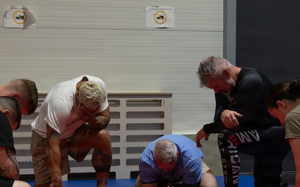 U.S. Army, Estonian Land Forces learn mixed martial arts from MMA Frontline Fighters