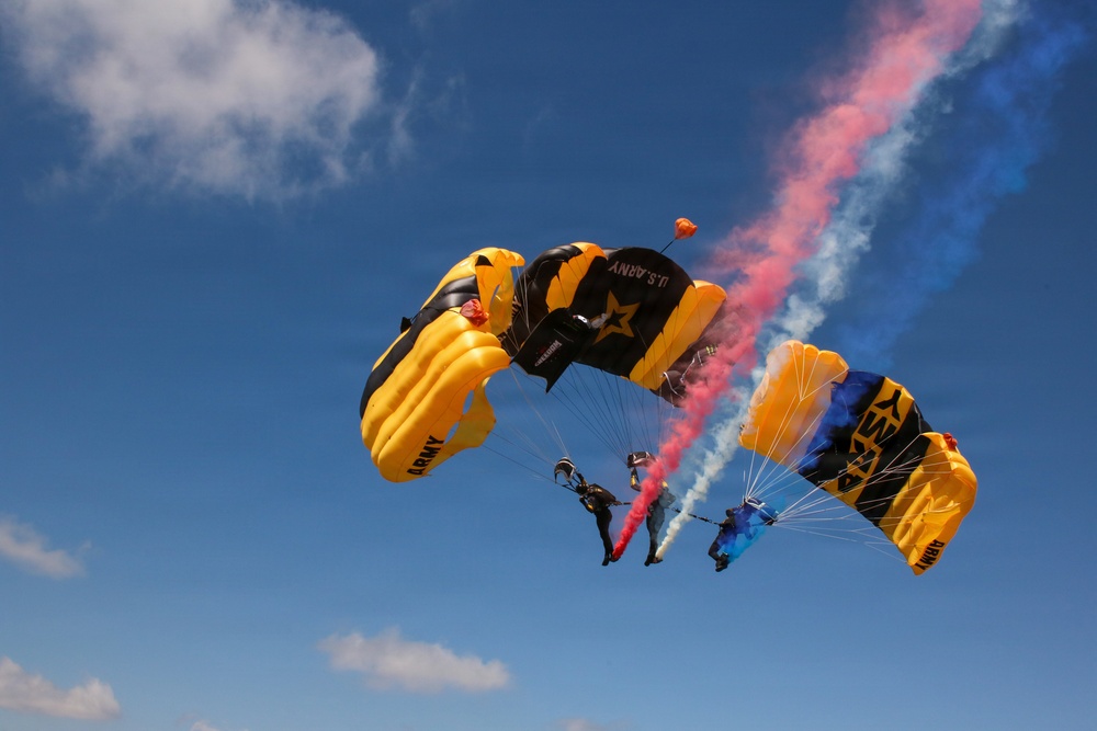 Golden Knights Perform Tri-By-Side Canopy Formation Ahead of Freedom 250