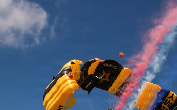 Golden Knights Perform Tri-By-Side Canopy Formation Ahead of Freedom 250