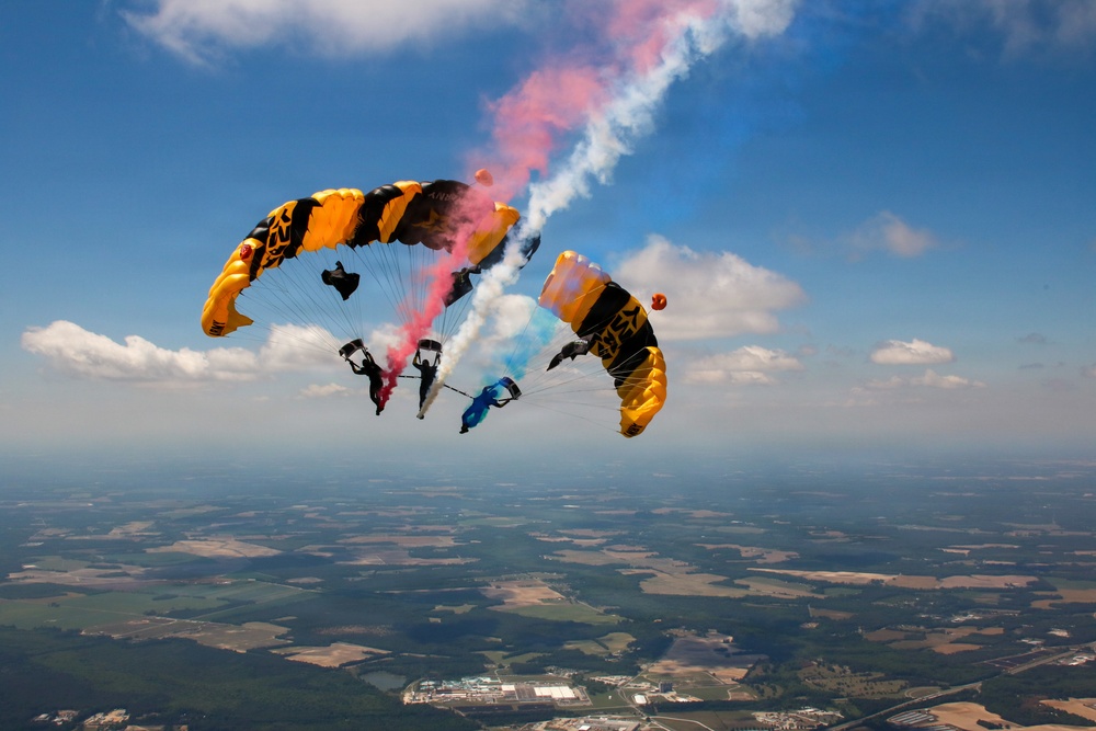 Golden Knights Perform Tri-By-Side Canopy Formation Ahead of Freedom 250