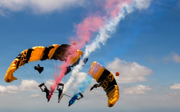 Golden Knights Perform Tri-By-Side Canopy Formation Ahead of Freedom 250