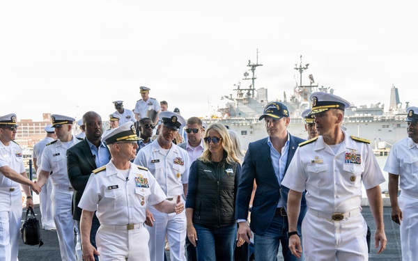 SECWAR, CNO, MCPON welcome home Ford carrier strike group