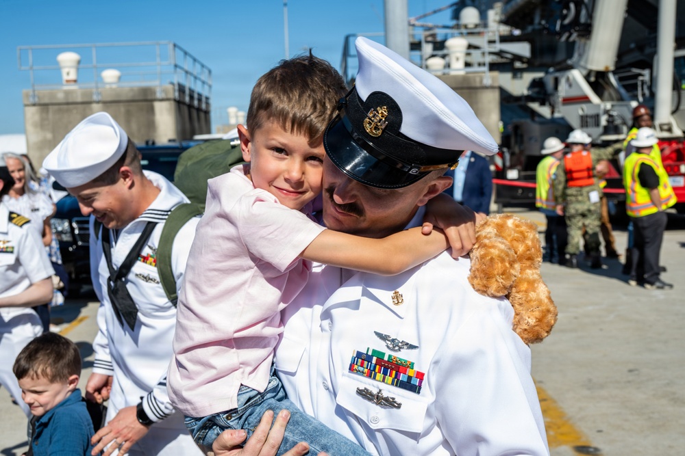 SECWAR, CNO, MCPON welcome home Ford carrier strike group