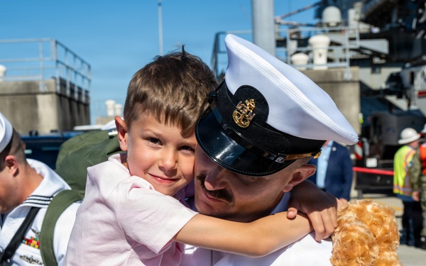 SECWAR, CNO, MCPON welcome home Ford carrier strike group