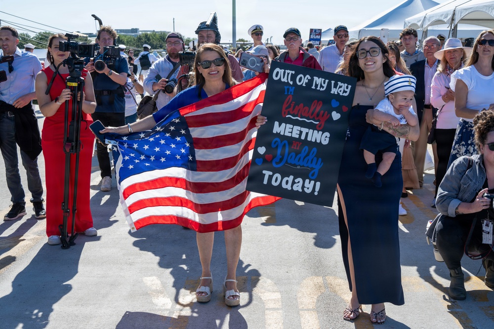 SECWAR, CNO, MCPON welcome home Ford carrier strike group