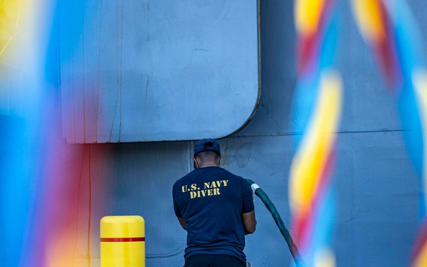 SERMC Dive Locker Conducts Maintenance on USS Iwo Jima (LHD 7)