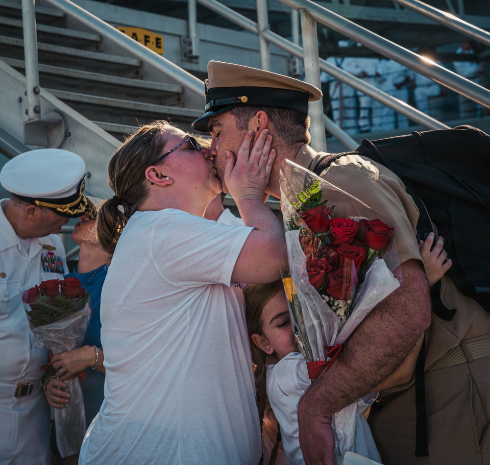 USS Winston S. Churchill (DDG 81) Returns to Naval Station Mayport