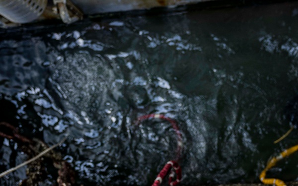 U.S. Navy Divers Conduct Maintenance on USS Iwo Jima (LHD 7)