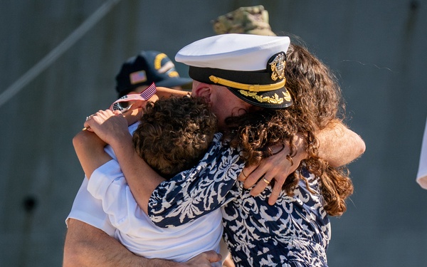 The World’s Largest Aircraft Carrier Returns from Historic 11-Month Deployment