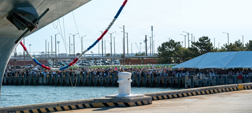 The World’s Largest Aircraft Carrier Returns from Historic 11-Month Deployment