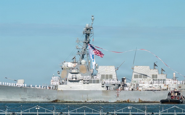The World’s Largest Aircraft Carrier Returns from Historic 11-Month Deployment