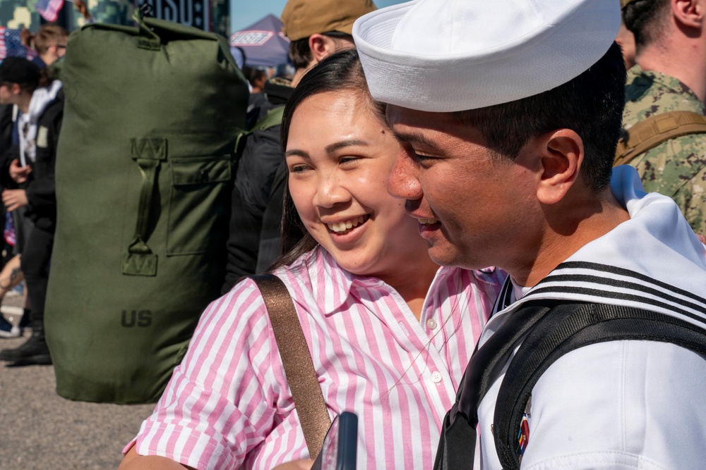 The World’s Largest Aircraft Carrier Returns from Historic 11-Month Deployment