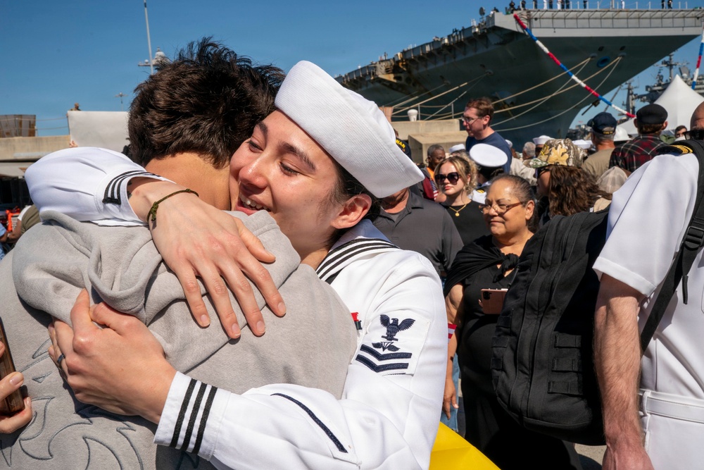 The World’s Largest Aircraft Carrier Returns from Historic 11-Month Deployment