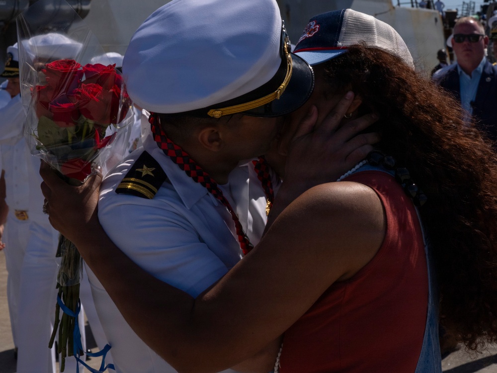 USS Mahan Returns to Naval Station Norfolk Following Successful 11-Month Deployment