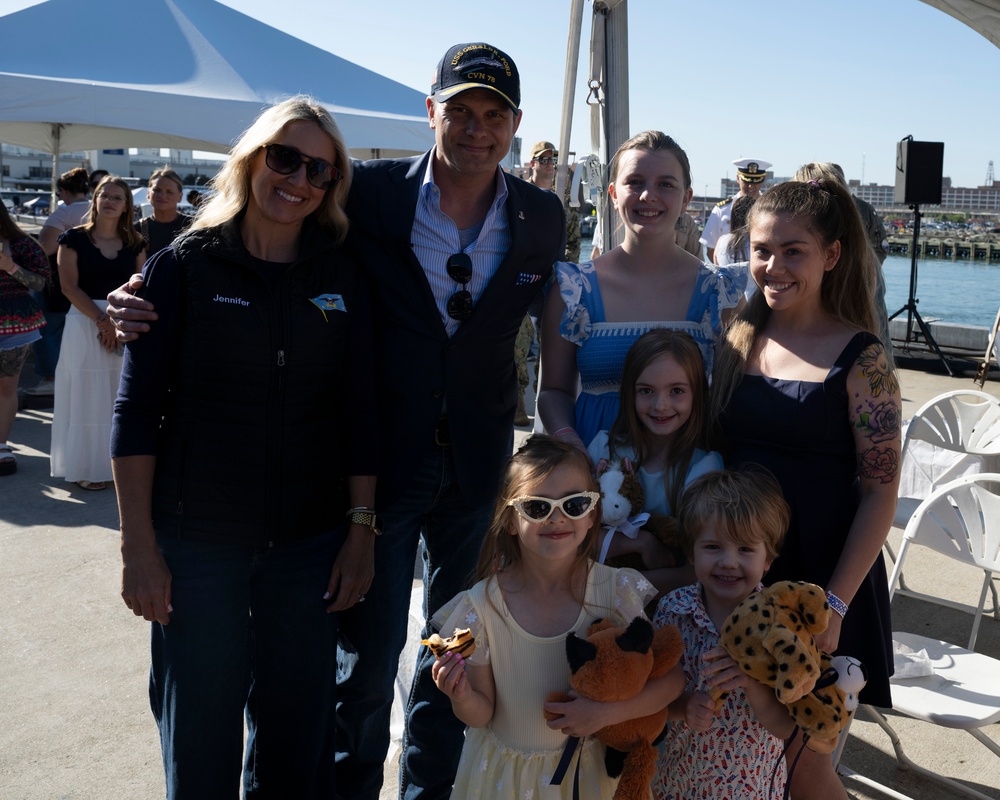 SW, Mrs. Hegseth Welcome Sailors Home