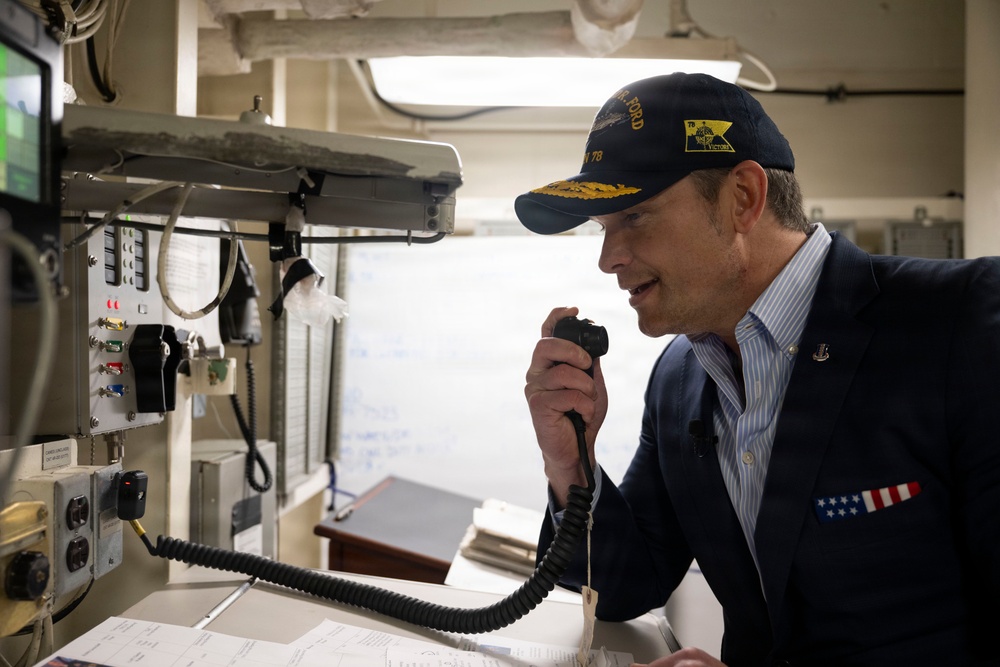 SW, Mrs. Hegseth Welcome Sailors Home