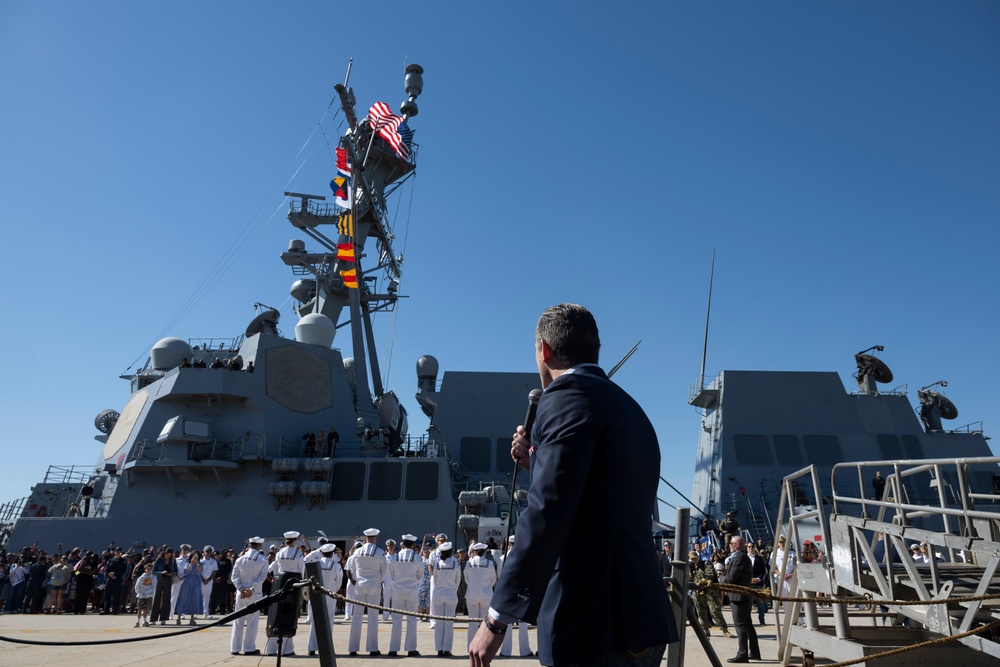 SW, Mrs. Hegseth Welcome Sailors Home