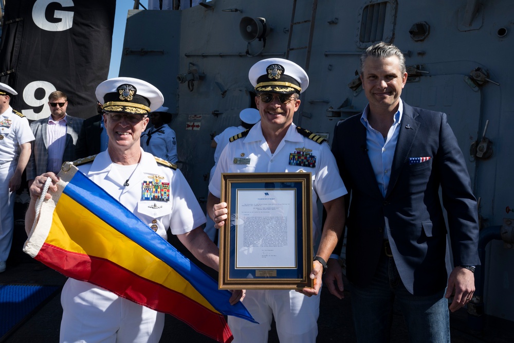 SW, Mrs. Hegseth Welcome Sailors Home