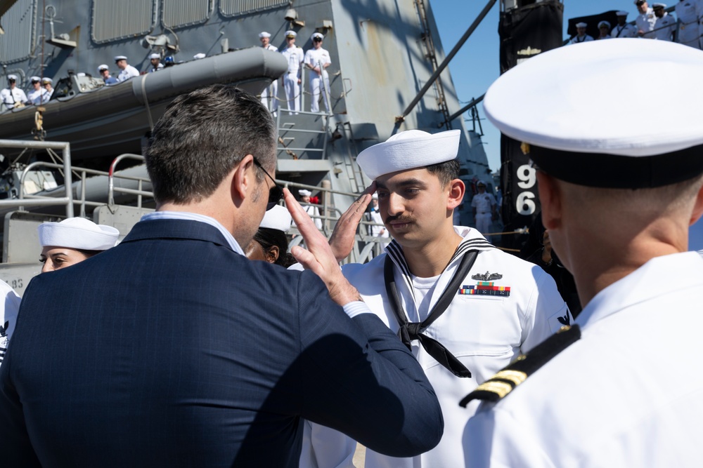 SW, Mrs. Hegseth Welcome Sailors Home