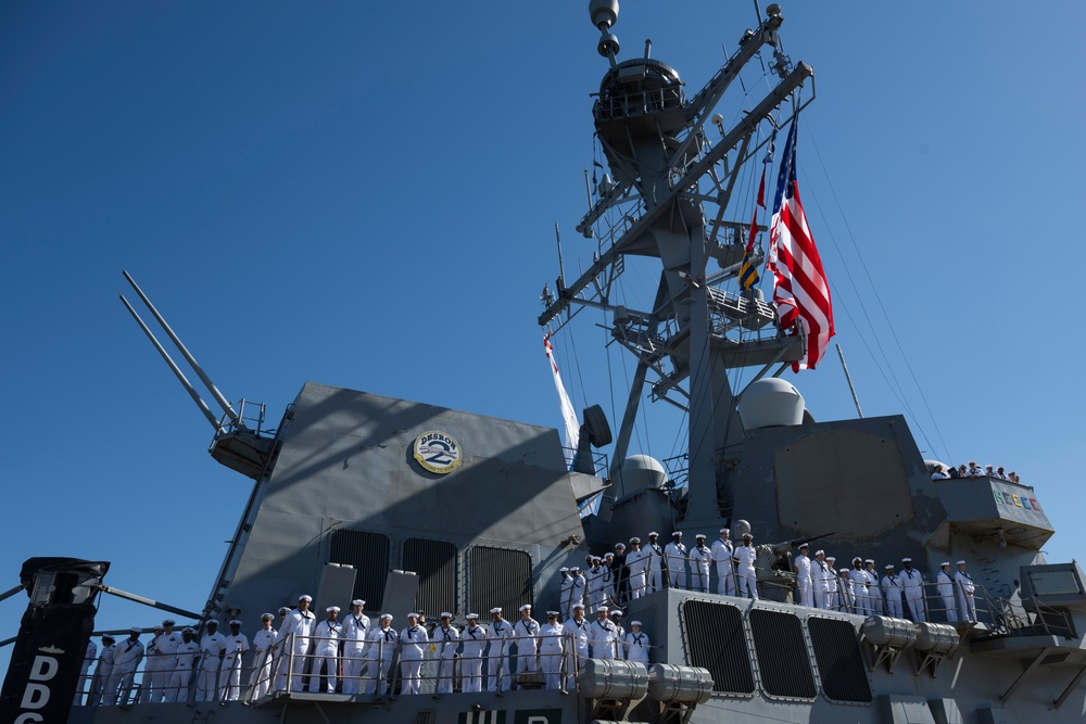 SW, Mrs. Hegseth Welcome Sailors Home