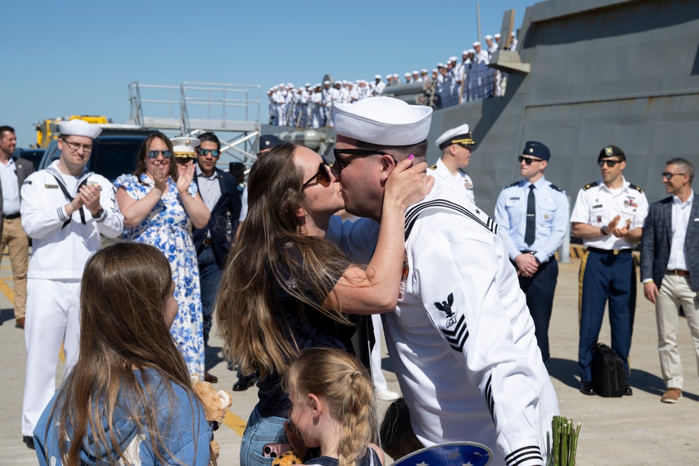 SW, Mrs. Hegseth Welcome Sailors Home