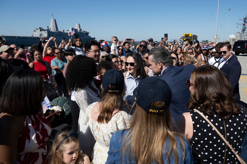 SW, Mrs. Hegseth Welcome Sailors Home
