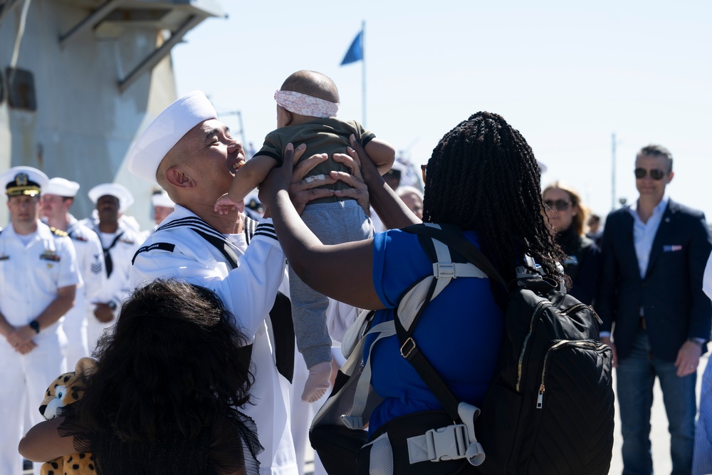 SW, Mrs. Hegseth Welcome Sailors Home