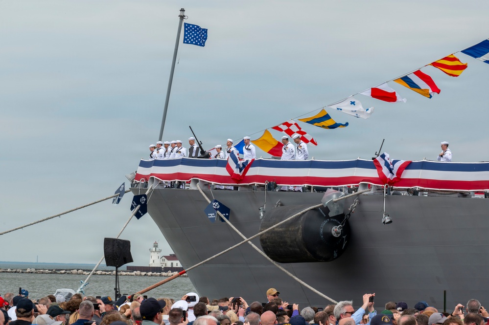 USS Cleveland (LCS 31) commissions in namesake city
