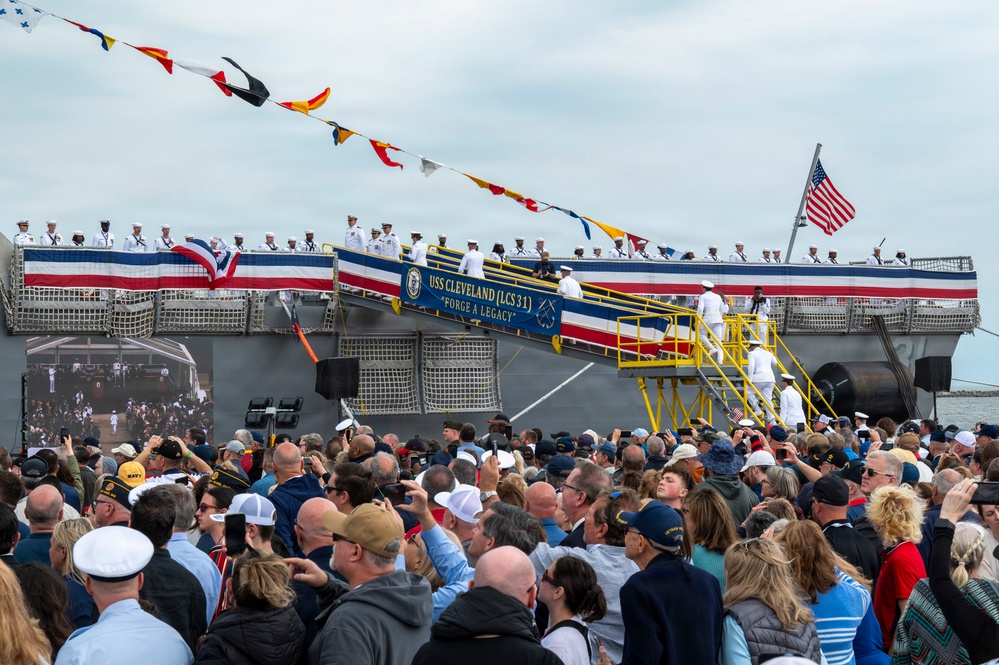 USS Cleveland (LCS 31) commissions in namesake city