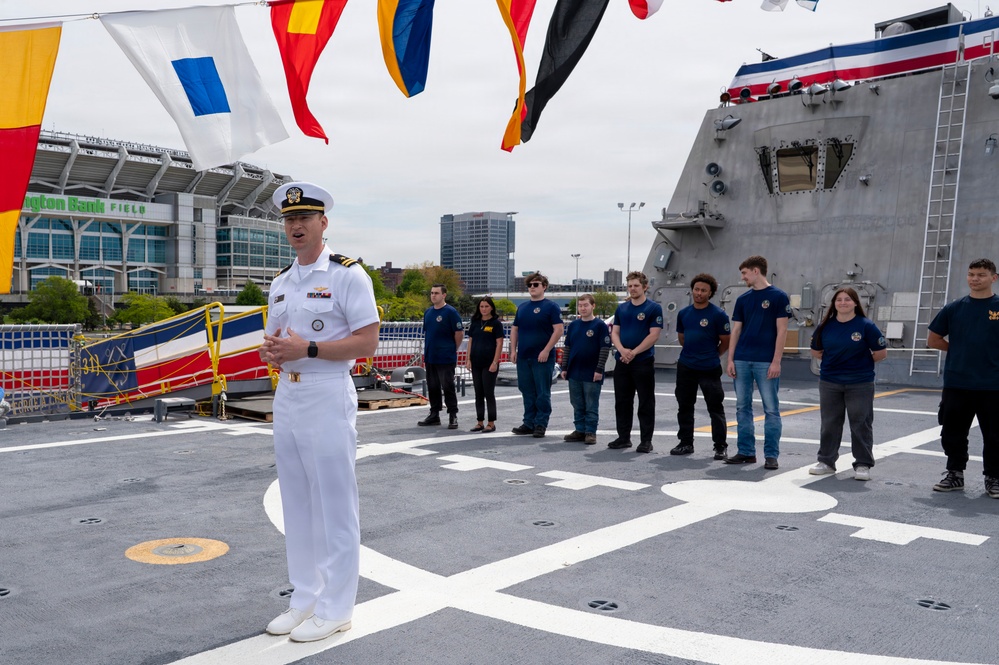 Navy Talent Acquisition Group Ohio River Valley Holds Swearing in Ceremony Aboard Future USS Cleveland