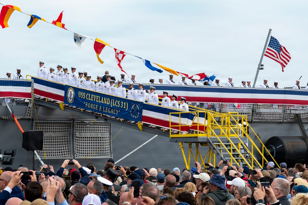 USS Cleveland (LCS 31) commissions in namesake city