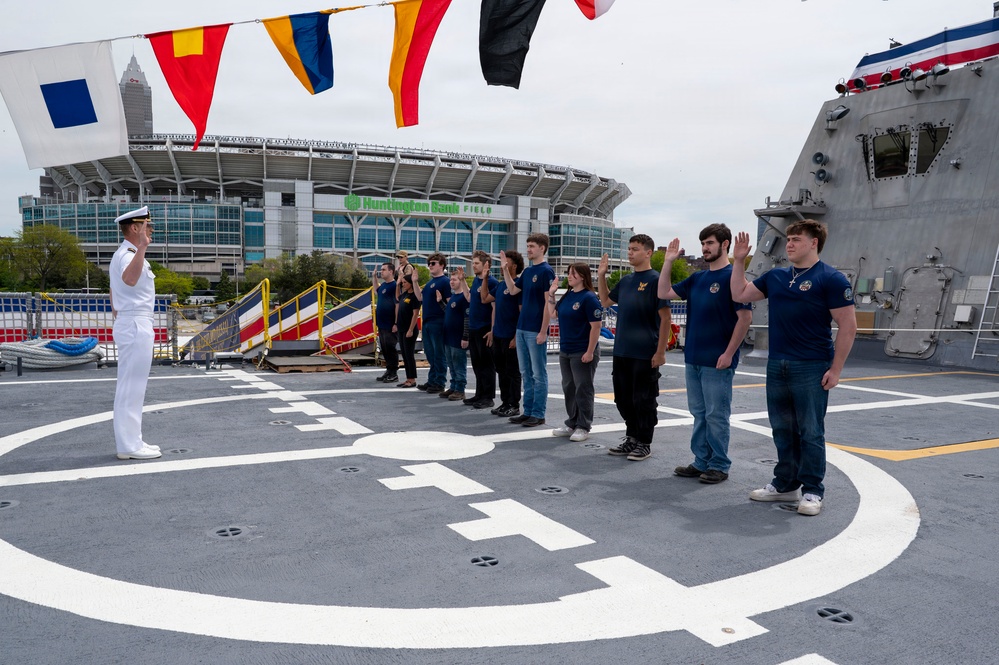 Navy Talent Acquisition Group Ohio River Valley Holds Swearing in Ceremony Aboard Future USS Cleveland