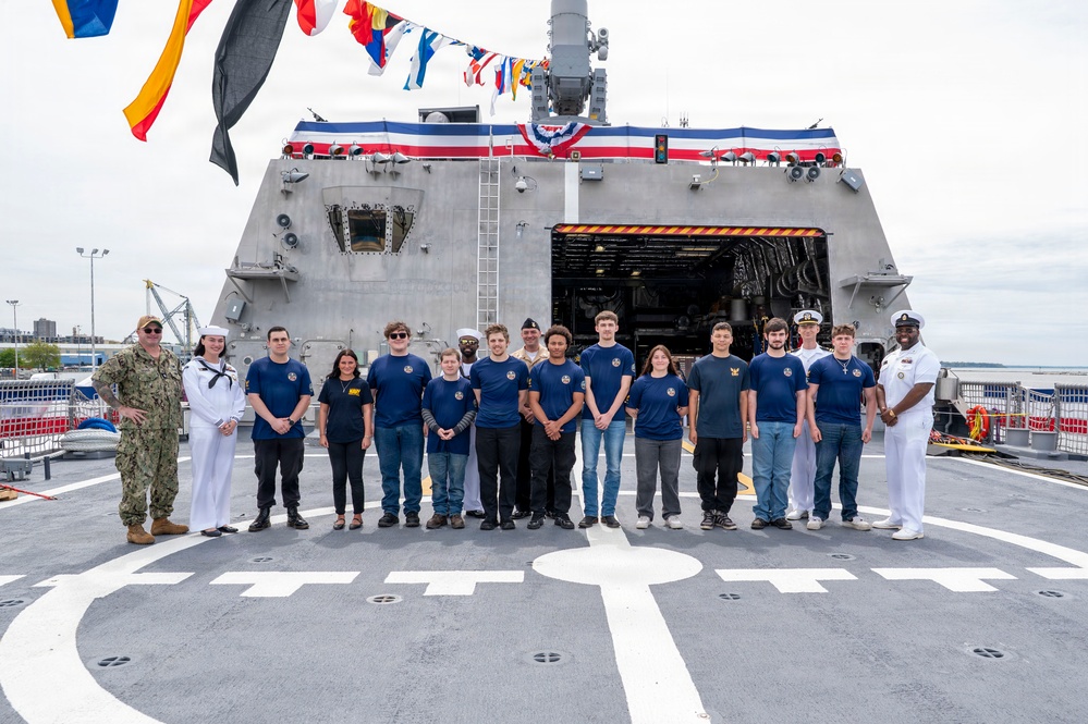 Navy Talent Acquisition Group Ohio River Valley Holds Swearing in Ceremony Aboard Future USS Cleveland