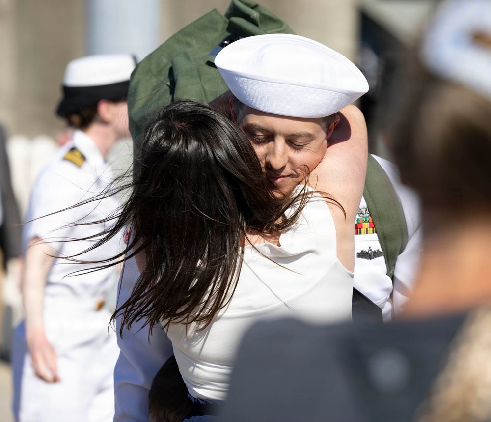 The World's Largest Aircraft Carrier Returns form Historic 11-Month Deployment