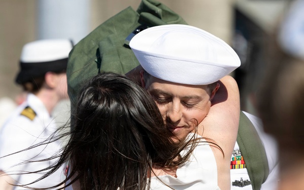 The World's Largest Aircraft Carrier Returns form Historic 11-Month Deployment
