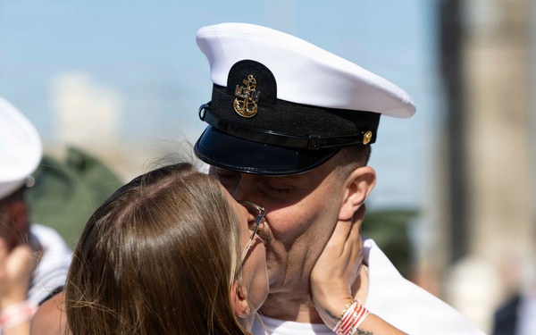 The World's Largest Aircraft Carrier Returns form Historic 11-Month Deployment