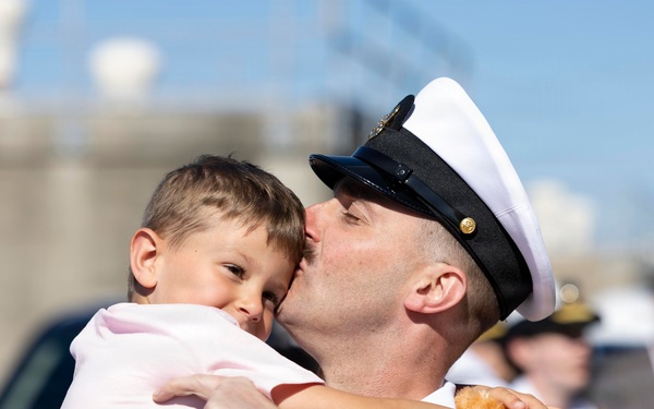The World's Largest Aircraft Carrier Returns form Historic 11-Month Deployment