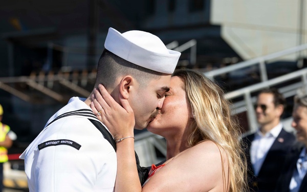 The World's Largest Aircraft Carrier Returns form Historic 11-Month Deployment