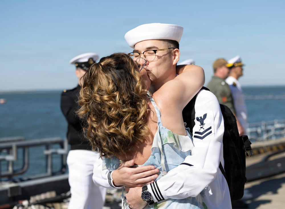The World's Largest Aircraft Carrier Returns form Historic 11-Month Deployment