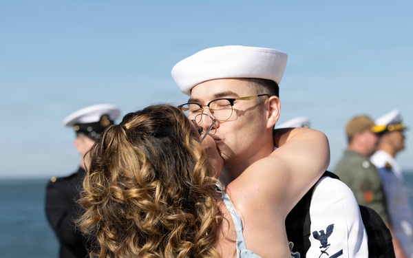 The World's Largest Aircraft Carrier Returns form Historic 11-Month Deployment
