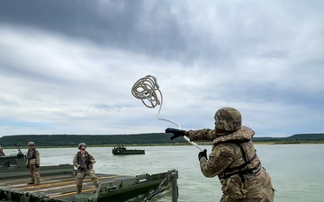 Army Reserve engineers play key role in river crossing mission at Hood Strike