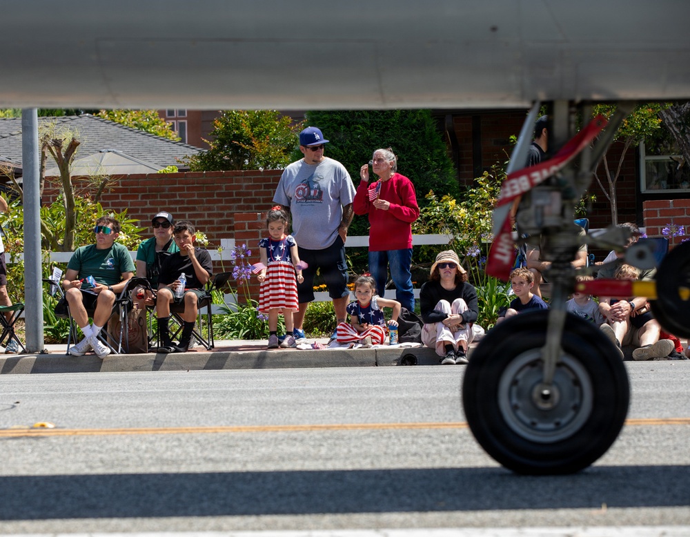 Spectators view passing aircraft at TAFDA26.