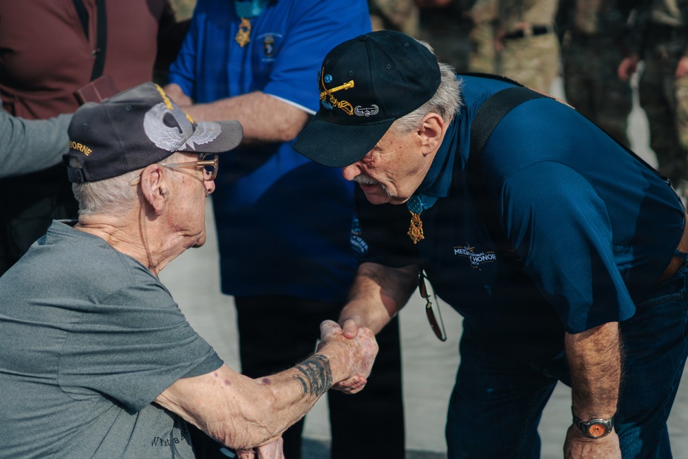 Fort Campbell hosts Medal of Honor recipients with Honor Flight